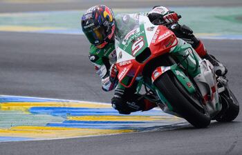 El piloto Johann Zarco, de 34 años, fue el vencedor en Francia junto al equipo LCR Honda Team.