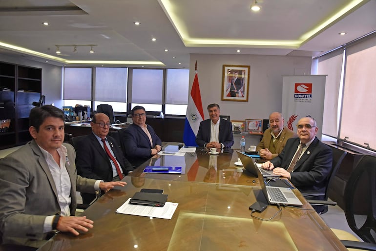 Reunión sobre 5G con directivos de la CONATEL
