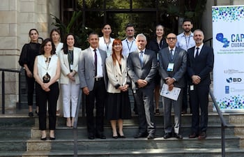 Parte del equipo de CAPA Ciudades durante el cierre formal del programa, en la representación del BID.