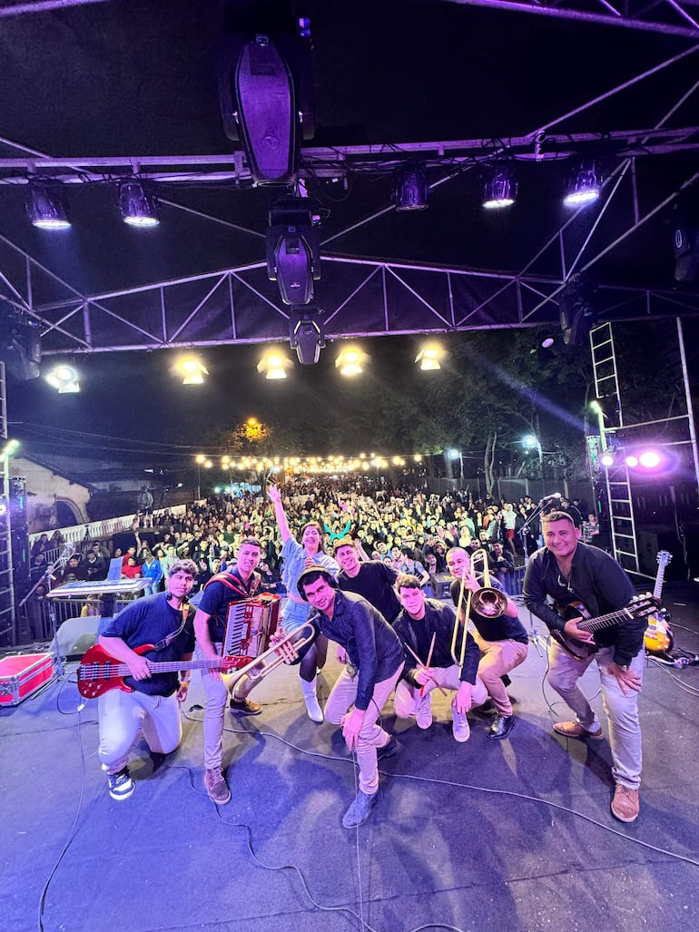 La banda presentará su nuevo álbum «Variedades: Canciones que Nacen del Corazón» en Carapeguá.