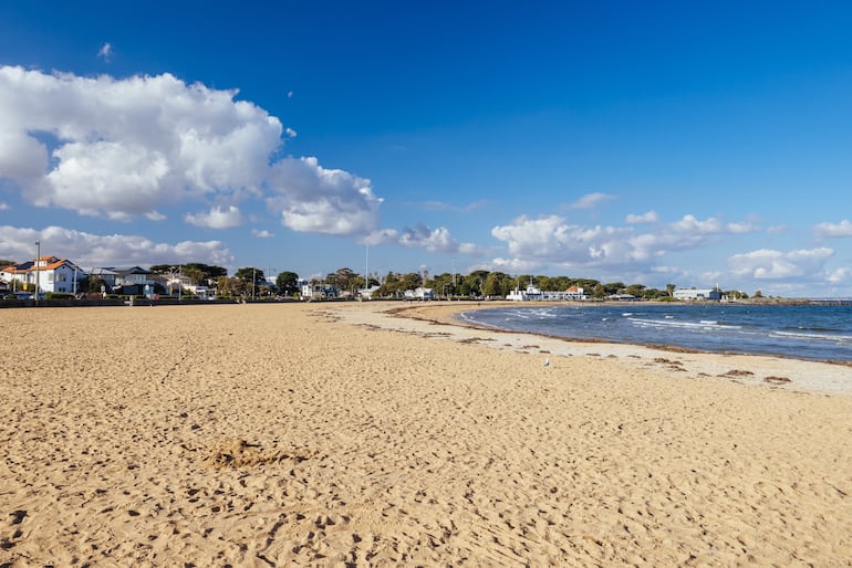 Williamstown Beach en un día de invierno en Melbourne, Victoria, Australia.
