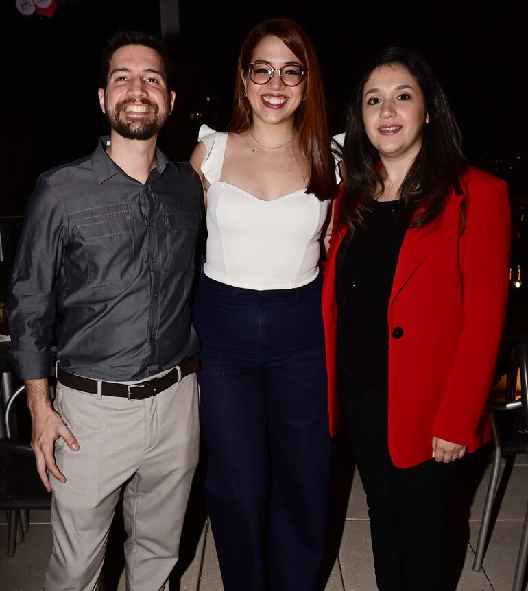 Emiliano González, Mónica Leguizamón y Leila Olavarrieta.