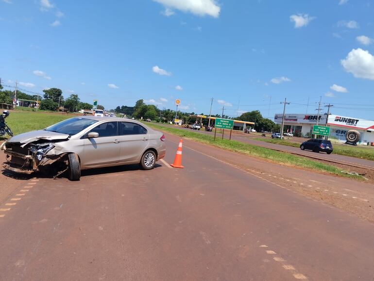 El automóvil quedó con importante daño material.
