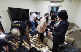 El fiscal Deny Yoon Pak (der.) es quien tiene a su cargo la dirección del operativo A Ultranza.