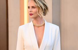 ¡Siempre diosa! La actriz estadounidense-sudafricana Charlize Theron llegando al estreno de "The Odyssey" en el AMC Lincoln Square de Nueva York. (ANGELA WEISS / AFP)