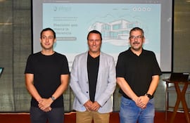 Guillermo Vázquez, Gustavo Mayeregger y Hernán Vargas Peña durante la presentación de Place Analyzer.