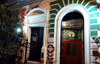 Noche en el bar de Babel