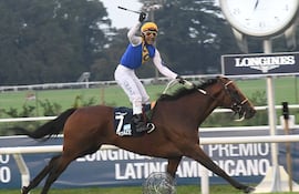 Recordada imagen de Calvente con Tetaze en el Gran Premio Latinoamericano en San Isidro, 2020.