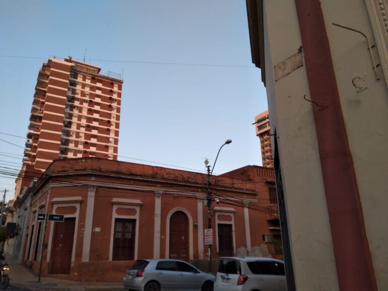 Varios carteles y placas históricas desaparecieron en las calles del microcentro de Asunción.