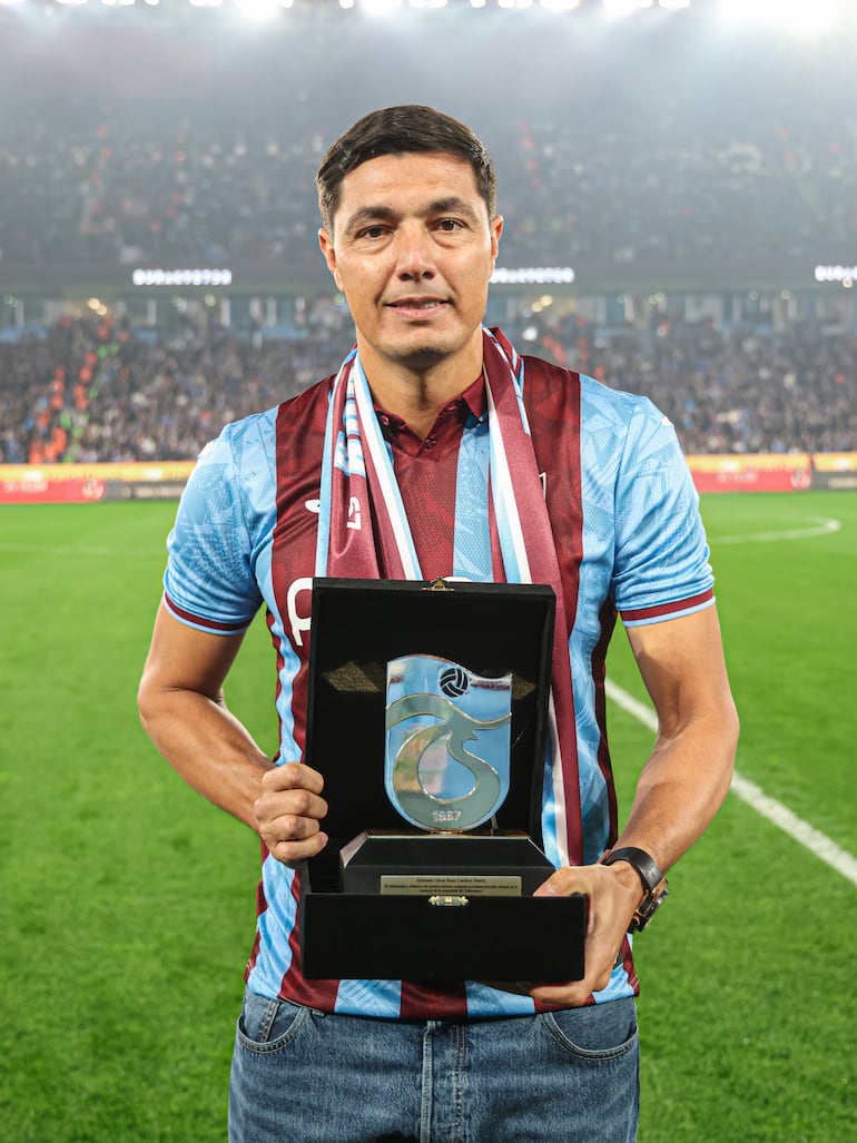 Hace poco fue homenajeado por el Trabzonspor de Turquía.