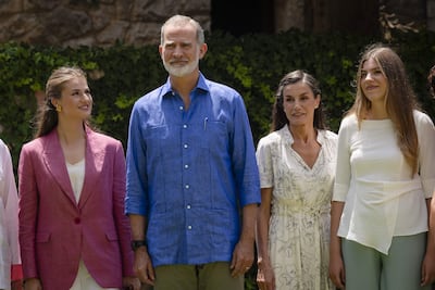 Los reyes Felipe y Letizia y sus hijas, la princesa Leonor y la infanta Sofía, viajarán a Estados Unidos para estar presentes en la final del Mundial 2026 . (EFE/David Borrat)