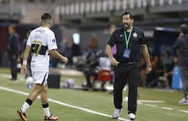 Pablo Andrés "Vitamina" Sánchez (53 años), director técnico de Olimpia.
