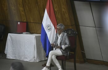 Teresa Parodi en la Cámara de Diputados que le otorgó la "Orden Nacional al Mérito Comuneros"