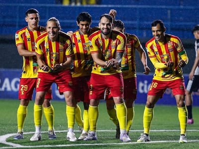 Futbolistas del Sport Colombia festejan su paso a la segunda fase de la Copa Paraguay 2026.
