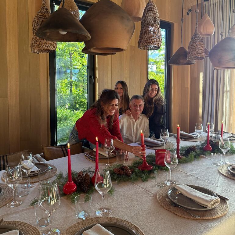 Imagen familiar compartida por Mauricio Macri a horas de la pasada Nochebuena. (Instagram/Mauricio Macri)