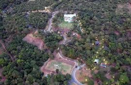 Vista aérea de la imponente mansión que construyó Santiago Peña en un inmueble ajeno.