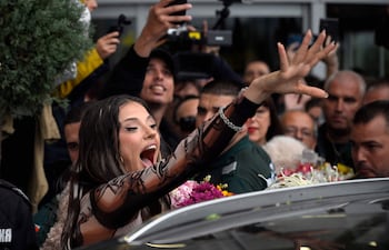 Dara llegó a Sofía, Bulgaria, en medio de la euforia del público tras su victoria en el festival Eurovisión.