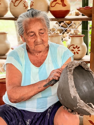 Parte del proceso del Arte Ñai’ûpo, el cual pronto podrá ser también declarado como Patrimonio Cultural Inmaterial por parte de la UNESCO.