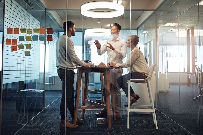 Los profesionales del futuro deberán tener una mentalidad crítica, capacidad de trabajo en equipo y flexibilidad para adaptarse. Foto: Softtek.