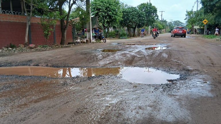 La Avda. Guarnipitán de dominio municipal está en pésimo estado.