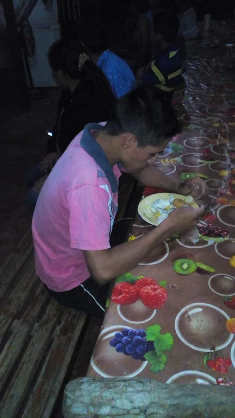 Esta noche, Adelio comió una primera cena en libertad.