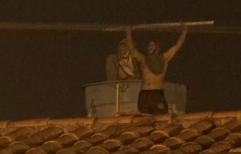 Imágenes del motín del martes por la tarde noche.