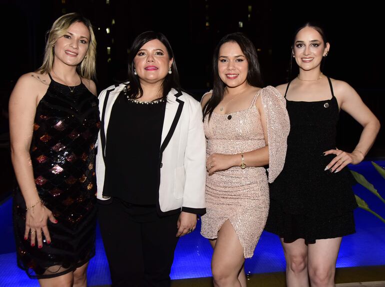 Graciela Morel, Natalia Isasi, Helen Cáceres y Liliana Mercado. 