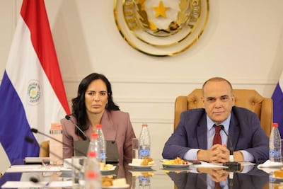 La cuestionada ministra Claudia Centurión y el titular del Congreso Basilio "Bachi" Núñez (ANR-HC).