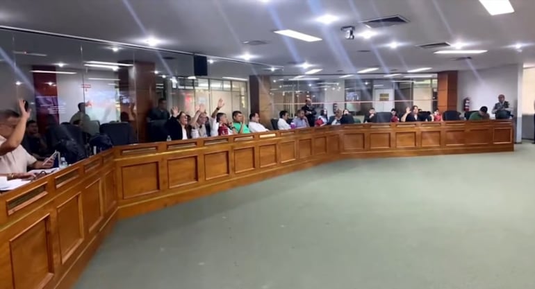 Momento de la votación en la que no prosperó la interpelación a Bello.