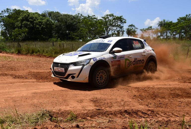César Cruz y Roberto Aguilera fueron los ganadores de la F2 en Paraguarí, con el Peugeot 208.