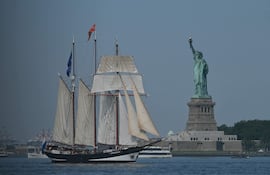 La estatua de la Libertad en Nueva York, símbolo de las celebraciones de los 250 años de Independencia de la Corona británica.