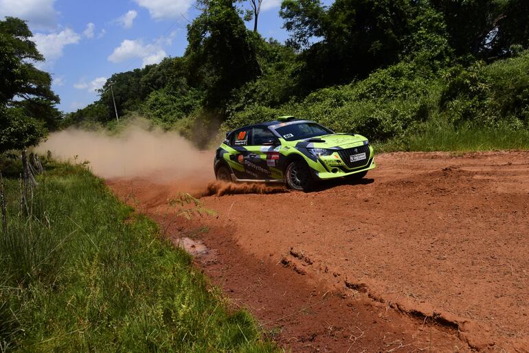 Miguel Franco cerró la primera etapa liderando la general F2, con el Peugeot 208 Rally4.