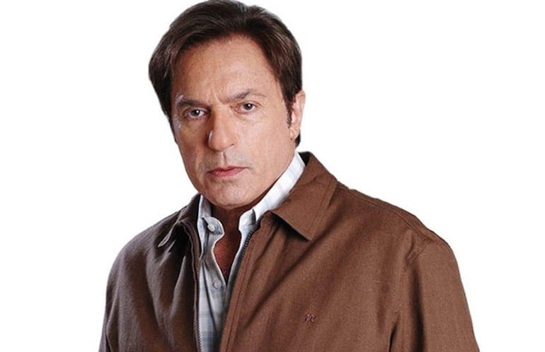 Antonio Grimau con abrigo, mirada tranquila, retratado durante su participación en 'Cartas de Paraguay'.
