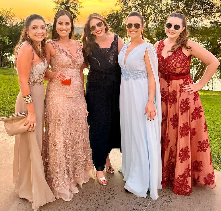 Karen Fleitas, Alejandra Mongelós, Adriana Casañas, Ingrid González y Tania Sosa.