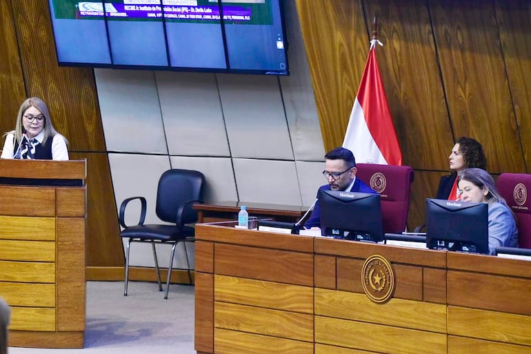 PGN en la Bicameral. Defensa de Salud Pública. Derlis León  presidente de IPS.