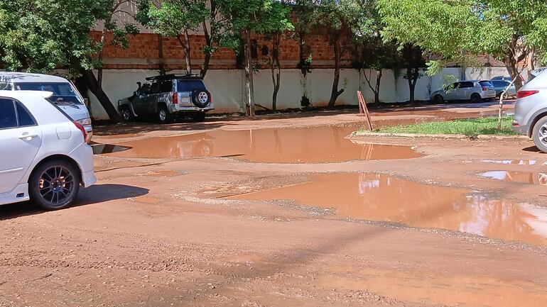 Las condiciones del estacionamiento es otra de las tantas quejas de los asegurados.