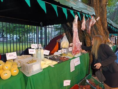 Feria de la Agricultura Familiar instalada hoy, miércoles, frente al Palacio Legislativo, hasta agotar stock.