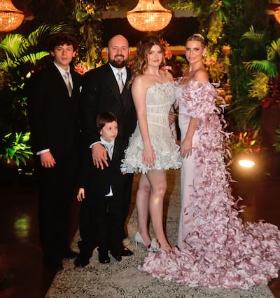 Pía posando en compañía de sus padres Pedro Del Vecchio Melzer y Paola Hornung Saccarello, también aparecen sus hermanos Pietro y Paolo.