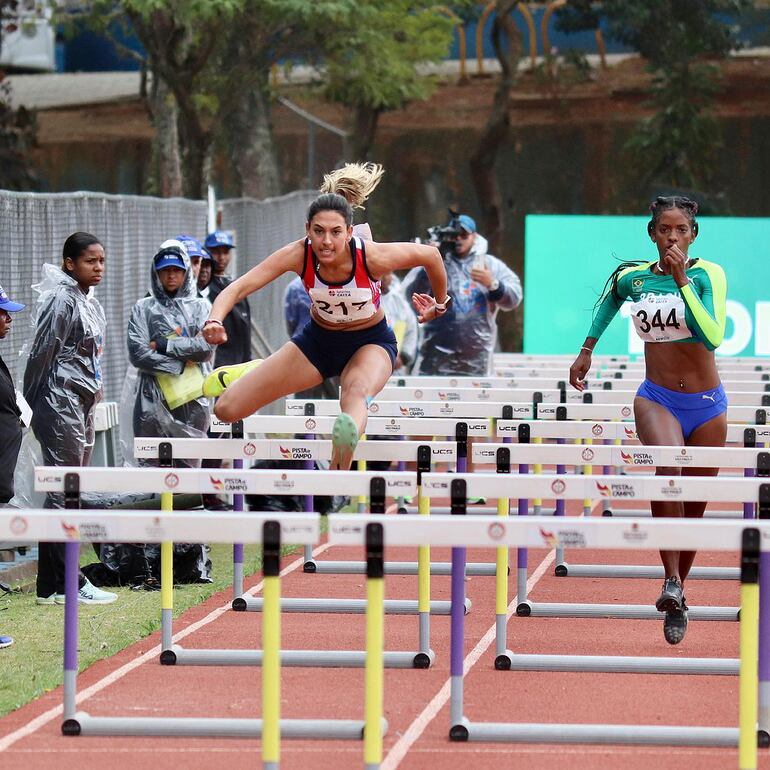 Ana Paula Argüello conquistó récord nacional y sigue el heptatlón hoy.