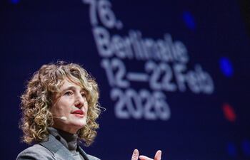 La directora de la Berlinale, Tricia Tuttle, durante la conferencia de prensa en la que fue presentada la programación del festival que se realizará del 12 al 22 de febrero en la capital alemana.