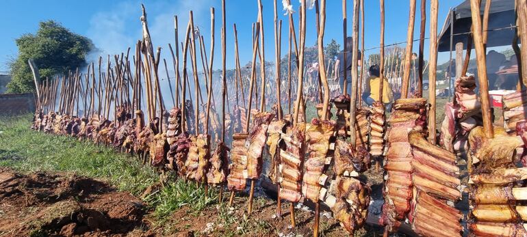 Realizan la decima edición del festival del asado a la estaca misionero.