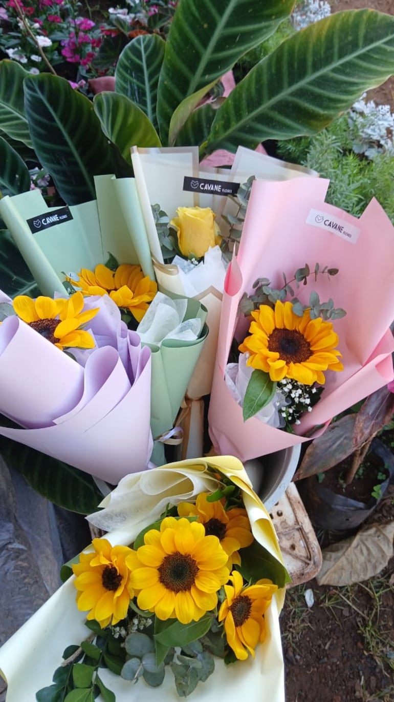 Hoy, las flores amarillas fueron las protagonistas de la feria.