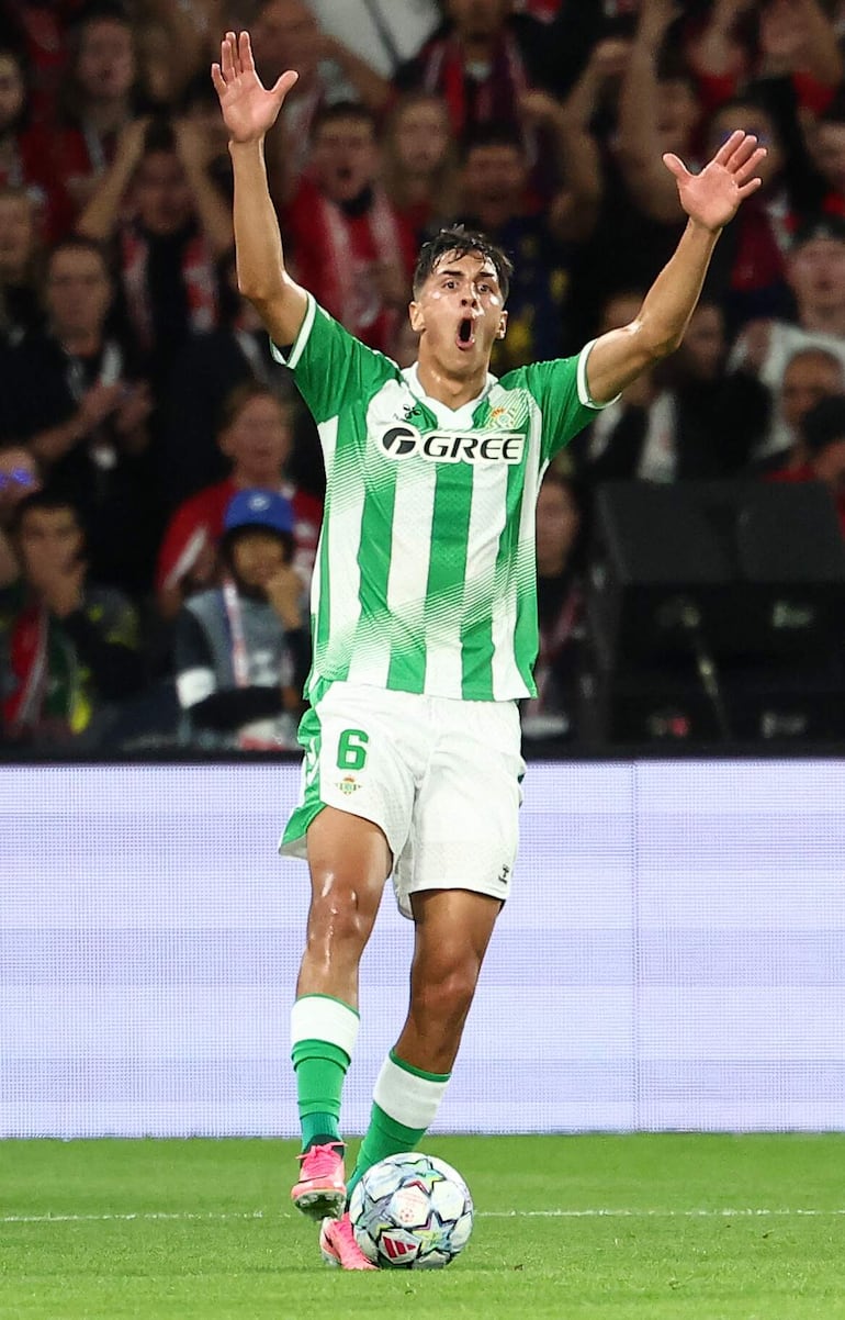 Facundo Bernal Cruz (23 años), mediapunta del Real Betis Balompié, convocado a la selección uruguaya.