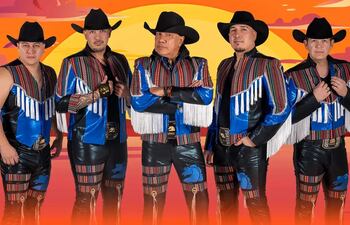 Javier Cantú, René Esparza, Lupe Esparza, José Adán Esparza y  Arsenio Guajardo conforman el grupo Bronco, que regresa a Paraguay con su gira "Dejando huella".