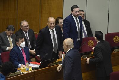 Senadores colorados de diversas bancadas en la sesión del miércoles.