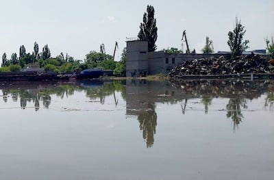 Una zona inundada tras los daños a la represa de Kajóvka, en la región ucraniana de Jersón, este martes.