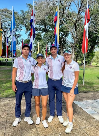 Franco Fernández, Victoria Livieres, Benjamín Fernández y María Jaime ganaron la medalla de plata en golf en Asu 2025. Foto: COP