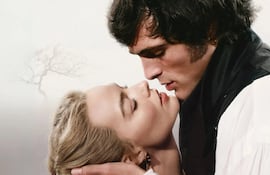 Cumbres borrascosas película Margot Robbie Jacob Elordi