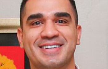 Luis Fernando Bernal, presidente de la Essap, firmó el 7 de febrero último el contrato con la empresa Digitaliza SA.