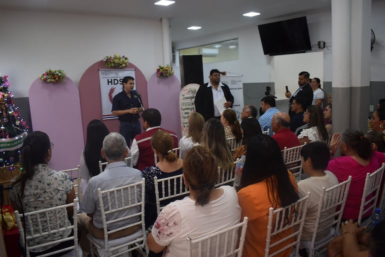 El acto de habilitación de la sala de mamógrafo contó con la pèrsencia de varios representantes del Ministerio de Salud y de autoridades locales